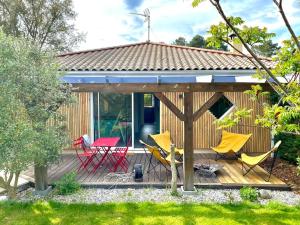 Galeriebild der Unterkunft BEACH HOUSE DE CHARME A MESSANGES. LA MAISON BLEUE in Messanges