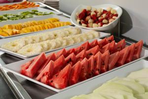 a buffet filled with different types of fruits and vegetables at Américas Benidorm Hotel in Rio de Janeiro