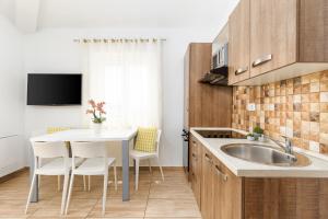 Kuchyň nebo kuchyňský kout v ubytování Apartments Villa Nina