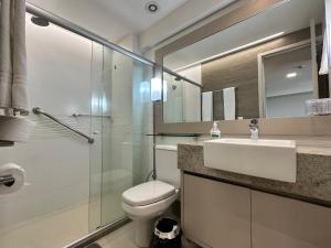 A bathroom at Flat Hotel à Beira Mar Recife by Direct