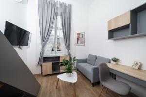 a living room with a couch and a tv at Cityscape Apartments Kerepesi in Budapest
