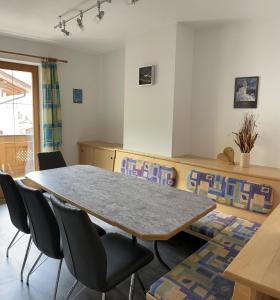 a dining room with a table and chairs at Ferienwohnung Halder in Neustift im Stubaital