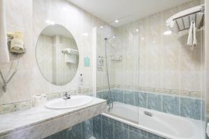 Koupelna v ubytování Hostal Alda Río Duero