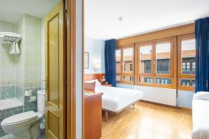 Koupelna v ubytování Hostal Alda Río Duero