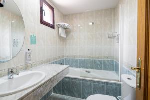 Koupelna v ubytování Hostal Alda Río Duero
