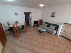 APARTMANI DELAS的休息区