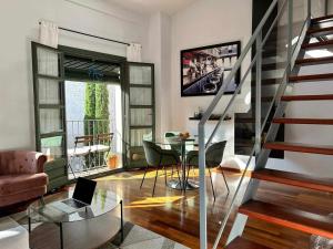 Χώρος καθιστικού στο Modern apt in old town w cathedral views