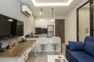 Kuchyň nebo kuchyňský kout v ubytování Palmyrah Surin Beach Residence