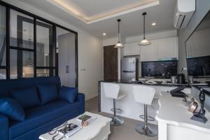 Kuchyň nebo kuchyňský kout v ubytování Palmyrah Surin Beach Residence