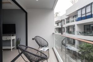 TV a/nebo společenská místnost v ubytování Palmyrah Surin Beach Residence