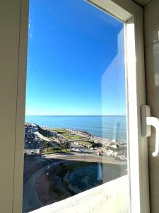 an open window with a view of the ocean at Hotel Guerrero in Mar del Plata