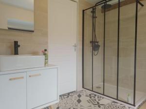 a bathroom with a shower stall and a sink at gîte 8 personnes avec jacuzzi privé et étang de pêche en Normandie in Montabot +8 photos