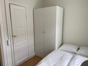 En eller flere senge i et værelse på Østerbro Apartments 928
