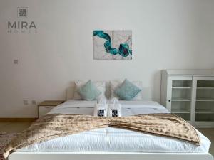 Postel nebo postele na pokoji v ubytování Mira Holiday homes - Cozy 1 bedroom in Dubai Marina