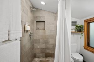 Koupelna v ubytování Wild Run River House + 29 fotografií