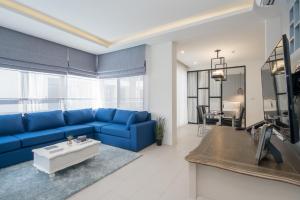 TV a/nebo společenská místnost v ubytování Palmyrah Surin Beach Residence