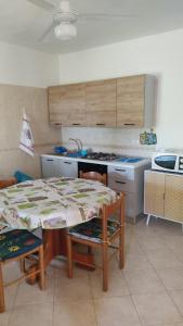 Η κουζίνα ή μικρή κουζίνα στο Villa mimosa +11 φωτογραφίες