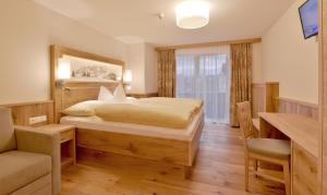Postel nebo postele na pokoji v ubytování Hotel Garni Tirolerhof