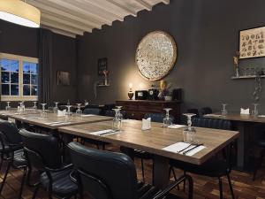 a restaurant with a long table and chairs in a room at LA PROMENADE in Coings