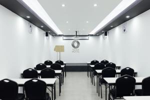 Οι επιχειρηματικές εγκαταστάσεις ή/και οι αίθουσες συνεδριάσεων στο Wyka Hotel