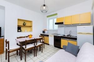 Kuchyňa alebo kuchynka v ubytovaní Apartments Angel