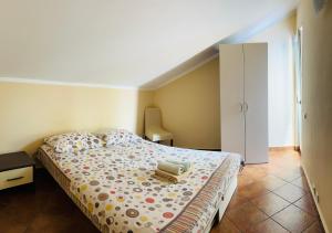 Postel nebo postele na pokoji v ubytování Rafailovici Holiday Apartments
