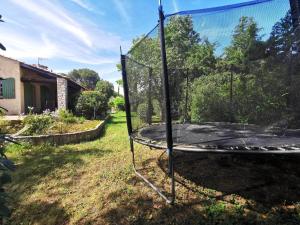 a trampoline in the yard of a house at L'Authentique - Villa Piscine Privative WIFI in Saint-Mitre-les-Remparts