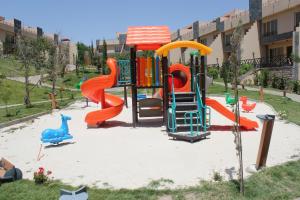 Kawasan permainan kanak-kanak di Al Wadi Touristic Resort