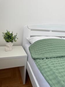 Una cama o camas en una habitación de Apartman Spark