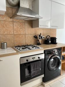 Kuchyň nebo kuchyňský kout v ubytování Maison Emile - Coeur du village - 8 personnes - Clim - Superbe literie