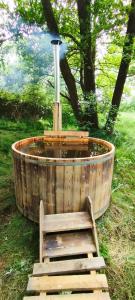 Un jardín fuera de Treehouse LEA