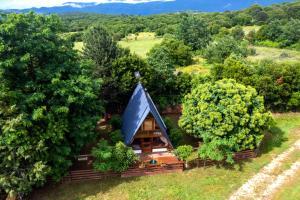 an overhead view of a small cabin in the trees at The Rancho Relaxo in Zítsa