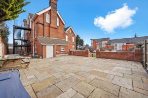 a large patio in front of a brick building at Adorable Flat in Maidstone - Sleeps 3 in Kent