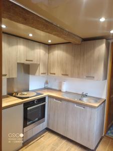 Η κουζίνα ή μικρή κουζίνα στο Spacious quiet house 6 km from Honfleur