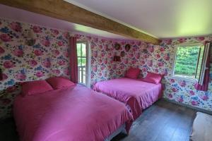 Ένα ή περισσότερα κρεβάτια σε δωμάτιο στο Spacious quiet house 6 km from Honfleur