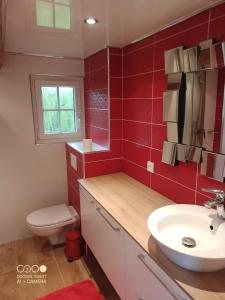Ένα μπάνιο στο Spacious quiet house 6 km from Honfleur +2 φωτογραφίες