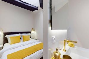 a bedroom with a bed and a bathtub at Le petit Piron in Dijon