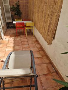 Posedenie v ubytovaní 2 pièces dans le centre avec petite terrasse 3***