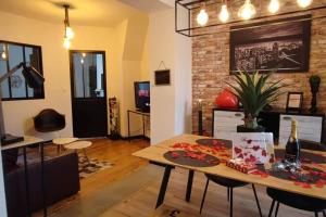 Et tv og/eller underholdning på Le Brooklyn Superbe appartement proximité vieille ville