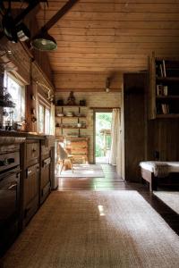 a kitchen in a log cabin with a window at Naphegy vendégház in Zebegény