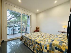 a bedroom with a bed and a large window at Paradis CostaBravaSi in Platja d'Aro
