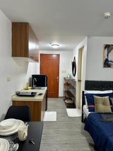 a small living room with a couch and a kitchen at Condo in Ortigas in Manila