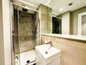 a bathroom with a sink and a shower at Seaview Central Brighton One Bedroom Flat in Brighton & Hove