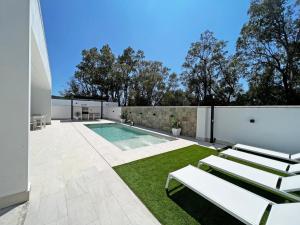 Bazén v ubytování BAMBÚ SUP · Casa rural en Vejer con piscina privada nebo v jeho okolí