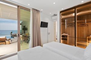 Postel nebo postele na pokoji v ubytování Sun n Salt Private Villas