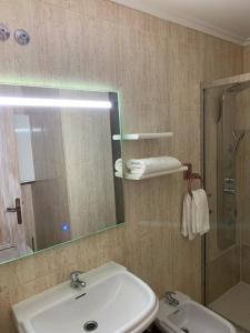 Ванная комната в Apartamentos en Playa de Samil Primera Línea de playa Pe Na Areia +24 фотографии