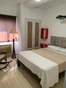 Кровать или кровати в номере Apartamentos en Playa de Samil Primera Línea de playa Pe Na Areia