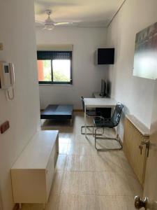 Телевизор и/или развлекательный центр в Apartamentos en Playa de Samil Primera Línea de playa Pe Na Areia
