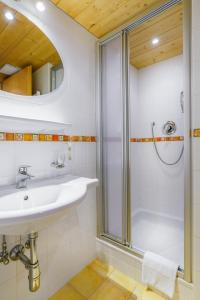 a bathroom with a sink and a shower at Chalet Mora-lodge by Alpine Host Helpers in Kitzbühel