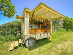 Venn OtteryBowhayes Farm - Camping & Glamping - Bell Tents - Cider Orchard的相册照片